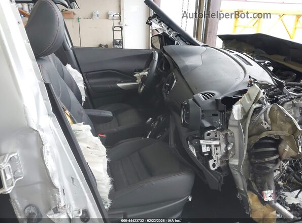 3N1CP5CU9KL521991 2019 NISSAN KICKS Silver Front interior view