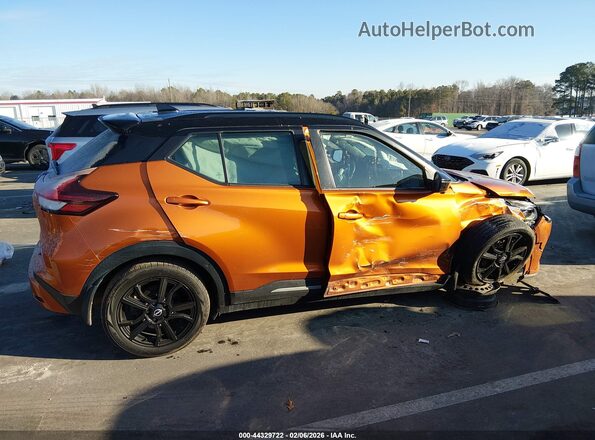 3N1CP5DV6NL479873 2022 NISSAN KICKS Orange Widok wnętrza z tyłu