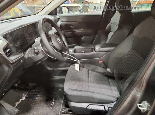 3N8AP6BA3SL322120 2025 NISSAN KICKS Gray Вид салону спереду