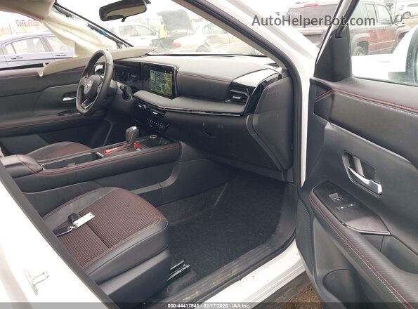 3N8AP6DC1SL308490 2025 NISSAN KICKS White Front interior view