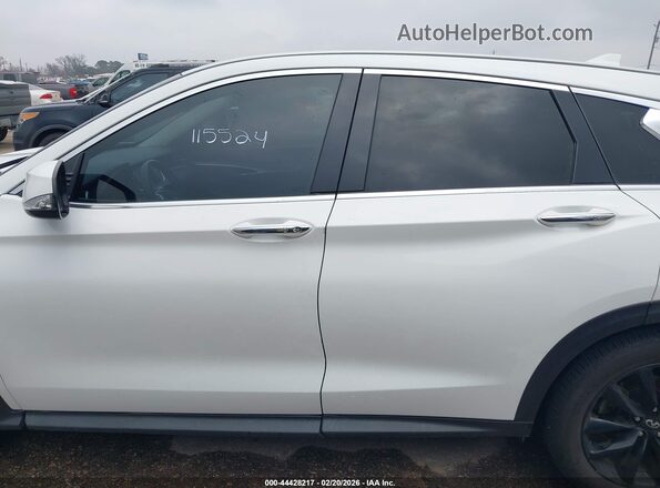 3PCAJ5AA6NF115524 2022 INFINITI QX50 White Rear interior view