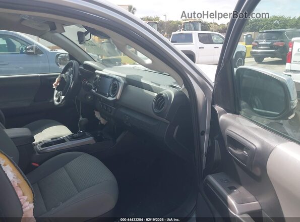 3TMAZ5CN0NM161502 2022 TOYOTA TACOMA Silver Widok wnętrza z przodu