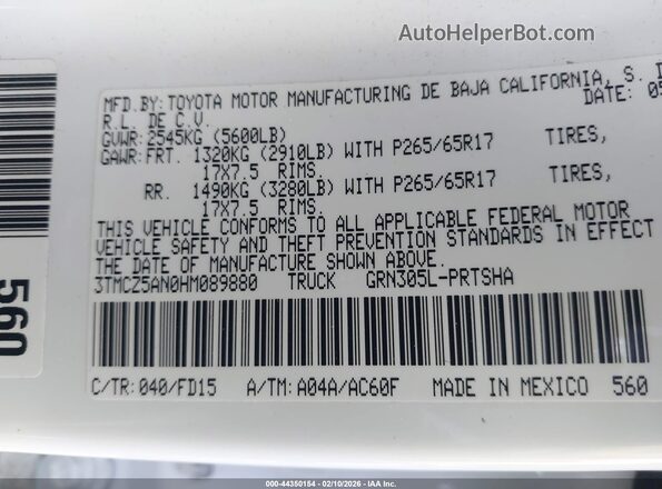 3TMCZ5AN0HM089880 2017 TOYOTA TACOMA White Widok komory silnika