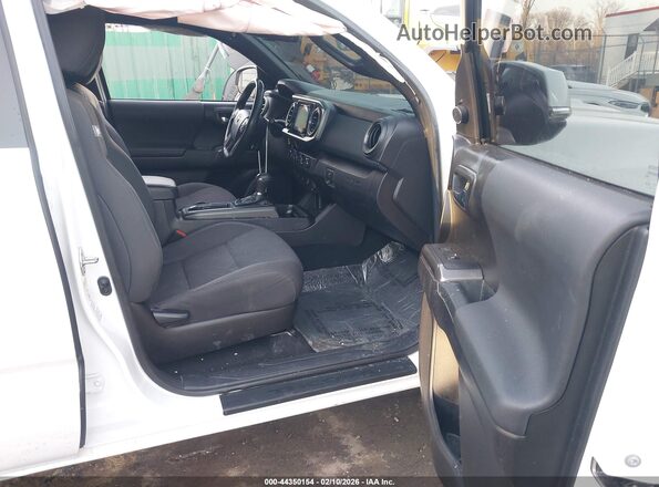 3TMCZ5AN0HM089880 2017 TOYOTA TACOMA White Widok wnętrza z przodu