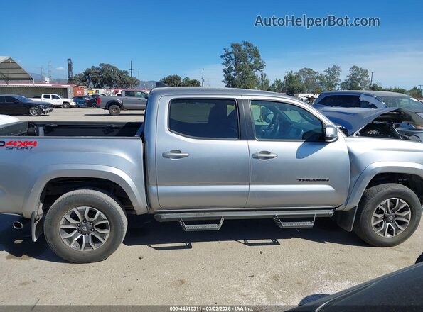 3TMCZ5AN0PM646785 2023 TOYOTA TACOMA Silver Widok wnętrza 360 stopni