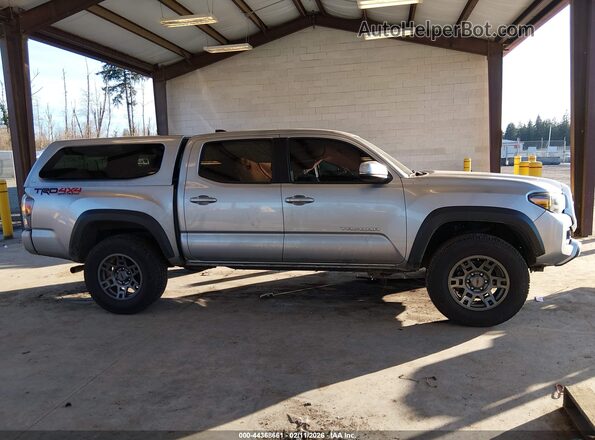3TMCZ5AN3NM488794 2022 TOYOTA TACOMA Silver Rear interior view