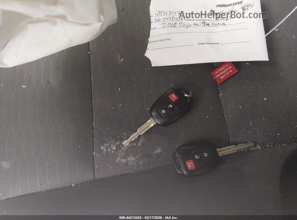 3TMCZ5AN6JM133872 2018 TOYOTA TACOMA Silver Вид панелі приладів