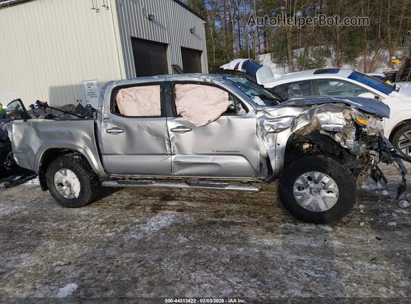 3TMCZ5AN6JM133872 2018 TOYOTA TACOMA Silver Вид задньої частини салону