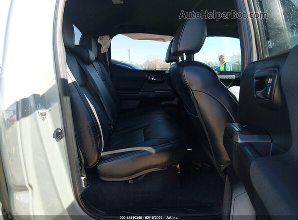 3TMCZ5AN7NM457676 2022 TOYOTA TACOMA Gray Widok naklejki z numerem VIN