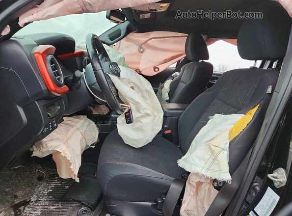 3TMDZ5BN6HM024602 2017 TOYOTA LE Черный Вид салона спереди