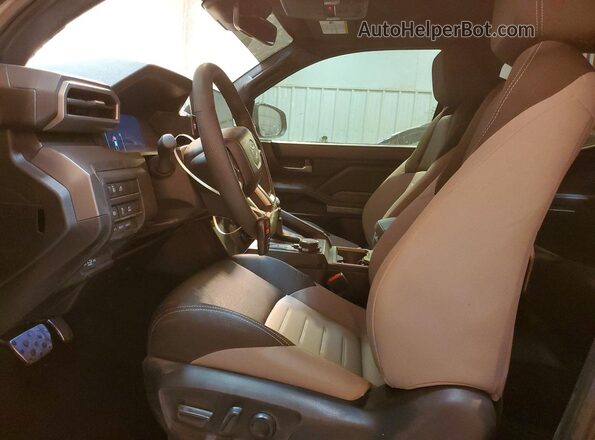 3TMLB5JN0RM025408 2024 TOYOTA LE Black Вид салону спереду