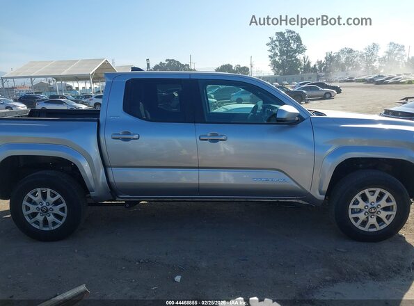 3TMLB5JN1TM215483 2026 TOYOTA TACOMA Silver Widok wnętrza 360 stopni
