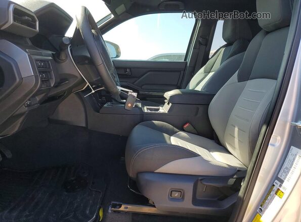 3TYJBAFN7RT012166 2024 TOYOTA TACOMA Silver Vista interior delantera