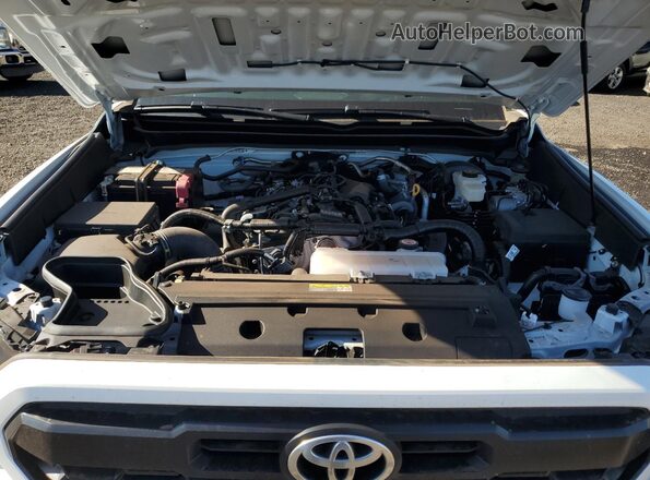3TYLE5JN5RT044399 2024 TOYOTA LE White Vista interior trasera