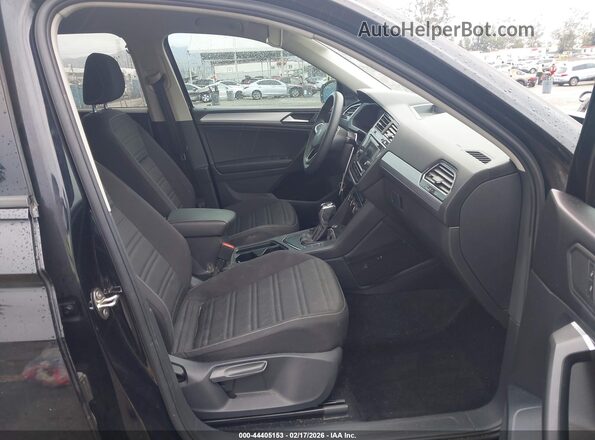 3VV1B7AX4NM012385 2022 VOLKSWAGEN TIGUAN Black Front interior view