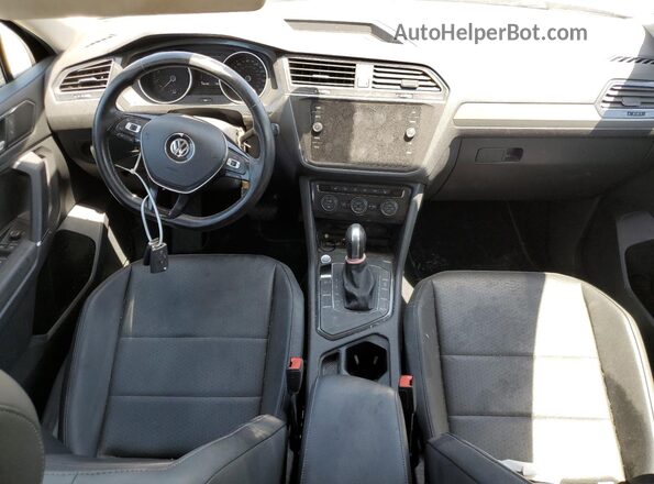 3VV3B7AX2JM207792 2018 VOLKSWAGEN TIGUAN Black წინა პანელის ხედი