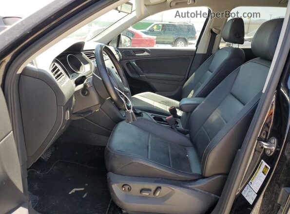 3VV3B7AX2JM207792 2018 VOLKSWAGEN TIGUAN Black წინა სალონის ხედი