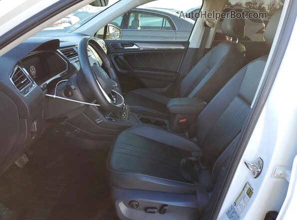 3VV3B7AX7NM015659 2022 VOLKSWAGEN TIGUAN White Вид салону спереду