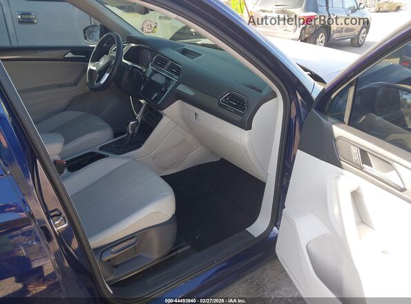 3VV3B7AX8NM176988 2022 VOLKSWAGEN TIGUAN Dark Blue Front interior view