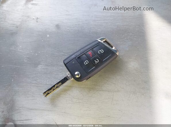 3VV3B7AX9JM079759 2018 VOLKSWAGEN TIGUAN Black Dashboard view
