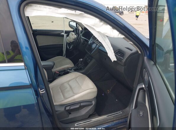 3VV4B7AX4JM012040 2018 VOLKSWAGEN TIGUAN Blue Вид салону спереду