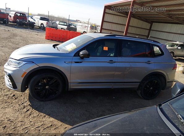 3VV8B7AX0NM169412 2022 VOLKSWAGEN TIGUAN Серебряный Вид задней части салона