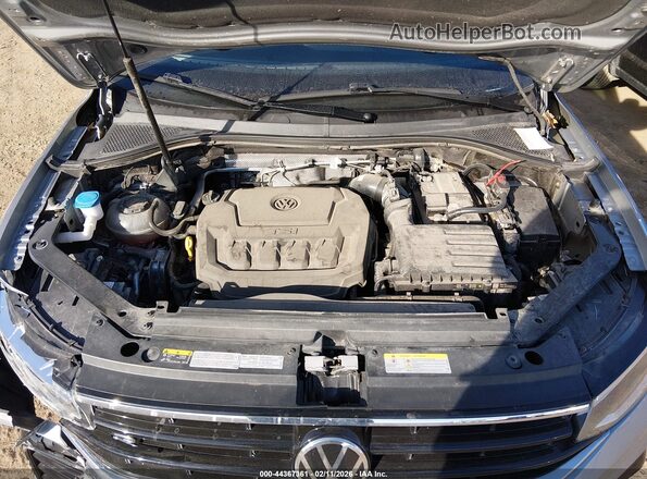 3VV8B7AX0NM169412 2022 VOLKSWAGEN TIGUAN Серебряный Вид сзади