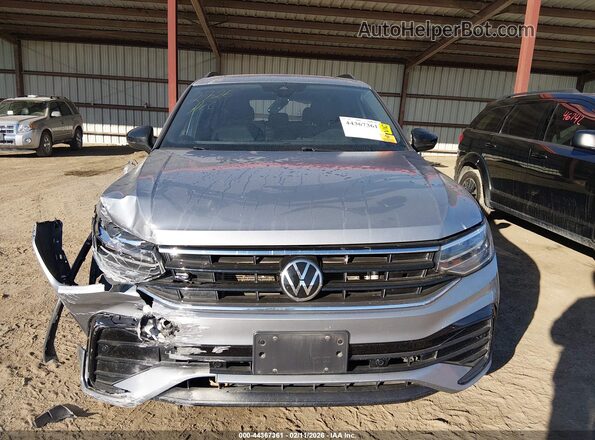 3VV8B7AX0NM169412 2022 VOLKSWAGEN TIGUAN Серебряный Вид панели приборов