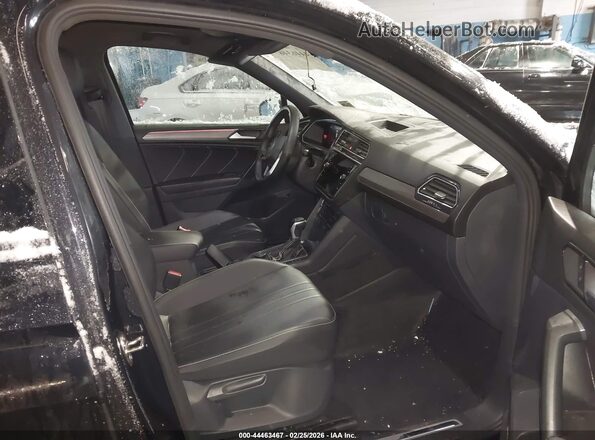 3VV8B7AX7RM032571 2024 VOLKSWAGEN TIGUAN Черный Вид салона спереди