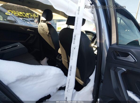 3VVAB7AX8RM225247 2024 VOLKSWAGEN TIGUAN Gray Widok naklejki z numerem VIN