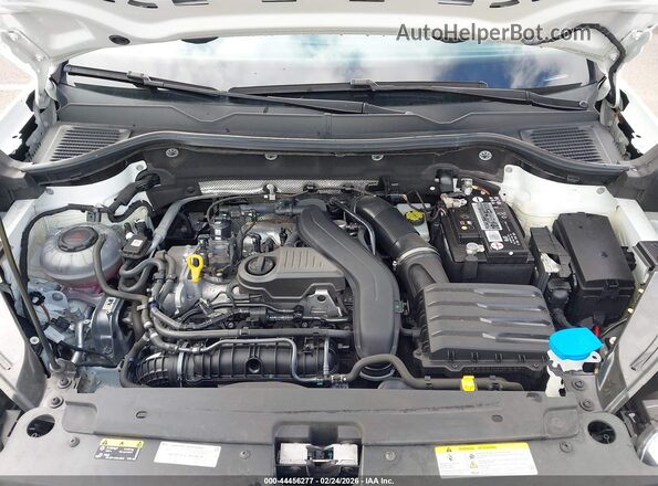 3VVCX7B21NM017928 2022 VOLKSWAGEN TAOS White Widok z tyłu