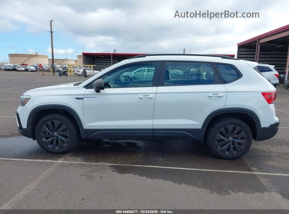 3VVCX7B21NM017928 2022 VOLKSWAGEN TAOS White Widok wnętrza 360 stopni