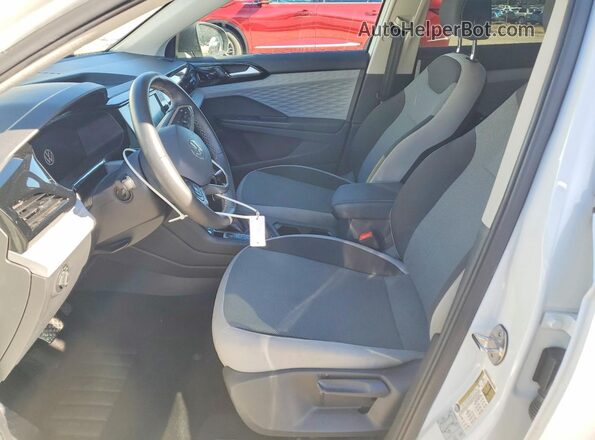 3VVDX7B21NM003984 2022 VOLKSWAGEN TAOS Белый Вид салона спереди
