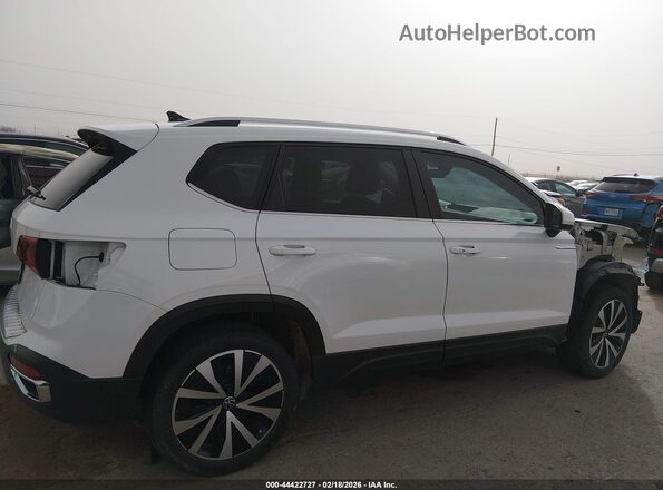 3VVEX7B27RM088355 2024 VOLKSWAGEN TAOS White უკანა სალონის ხედი
