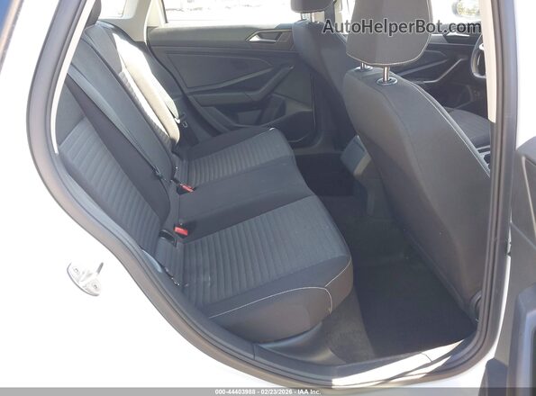 3VW4M7BU6RM010795 2024 VOLKSWAGEN JETTA White Widok naklejki z numerem VIN