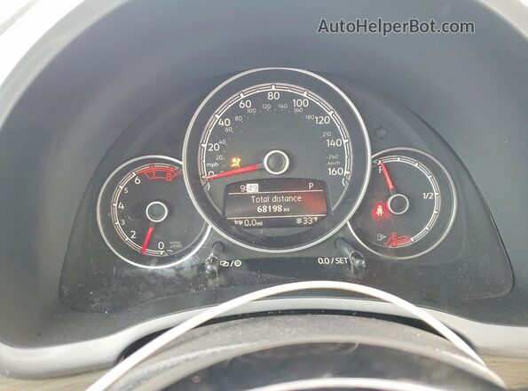 3VW5DAAT0JM504472 2018 VOLKSWAGEN BEETLE White Вид щитка приладів