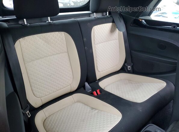 3VW5DAAT4KM510566 2019 VOLKSWAGEN BEETLE Black 