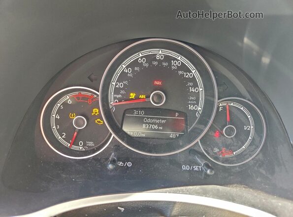 3VW5DAAT6JM509319 2018 VOLKSWAGEN BEETLE White 