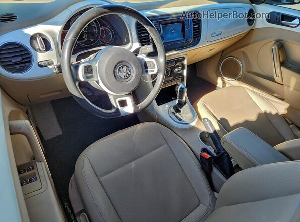 3VW5DAAT6JM509319 2018 VOLKSWAGEN BEETLE White 