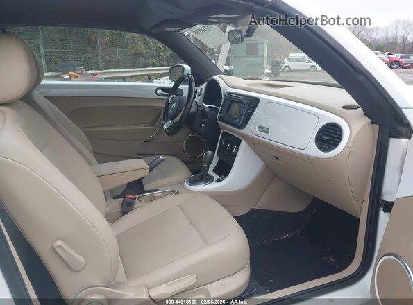 3VW5DAAT8KM504804 2019 VOLKSWAGEN BEETLE White 