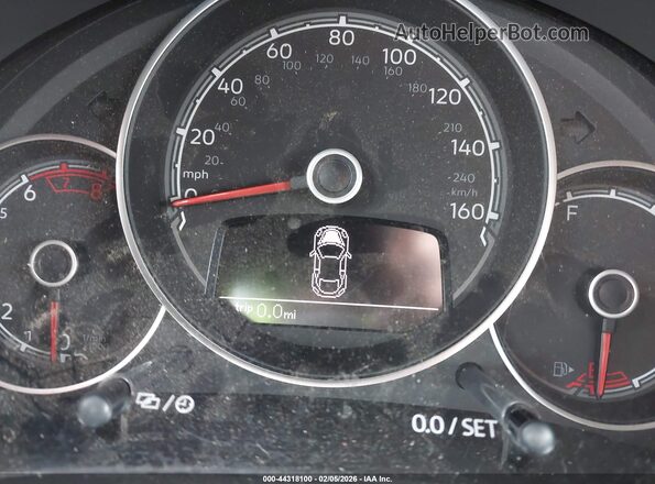 3VW5DAAT8KM504804 2019 VOLKSWAGEN BEETLE White 