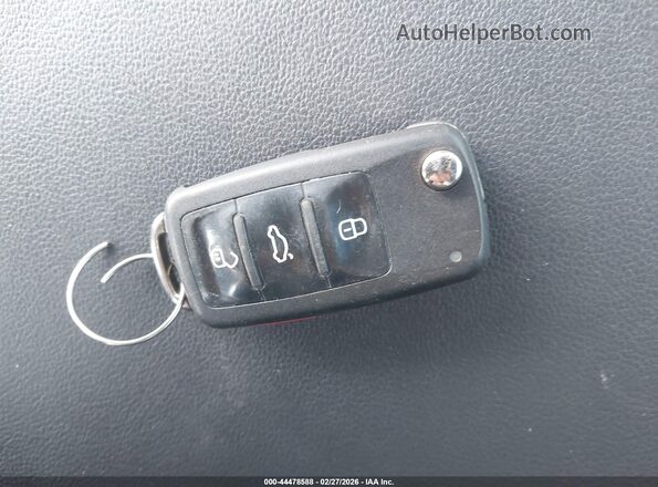 3VW5DAAT9JM512098 2018 VOLKSWAGEN BEETLE White 