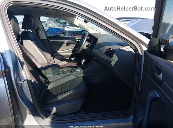 3VW7M7BU5PM029803 2023 VOLKSWAGEN JETTA Silver Widok wnętrza z przodu