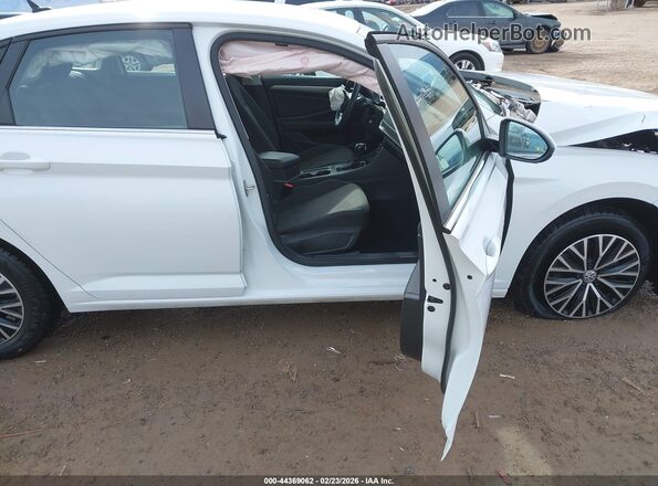 3VWC57BU0MM044958 2021 VOLKSWAGEN JETTA White Front interior view