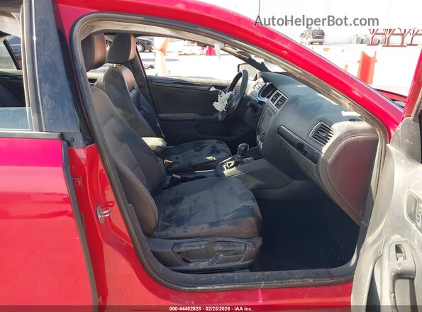 3VWD17AJXJM236679 2018 VOLKSWAGEN JETTA Красный Вид салона спереди