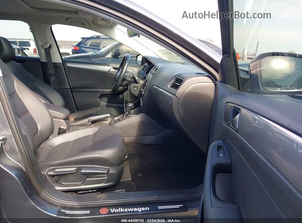 3VWDB7AJ8JM219831 2018 VOLKSWAGEN JETTA Серый Вид салона спереди