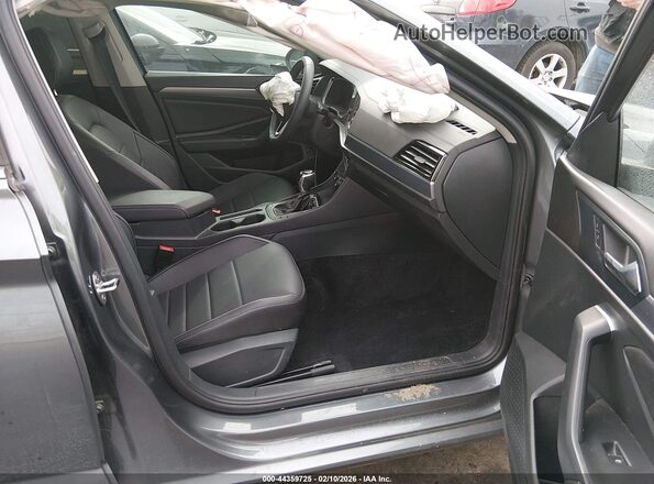 3VWEM7BU5RM073956 2024 VOLKSWAGEN JETTA Silver Вид салону спереду