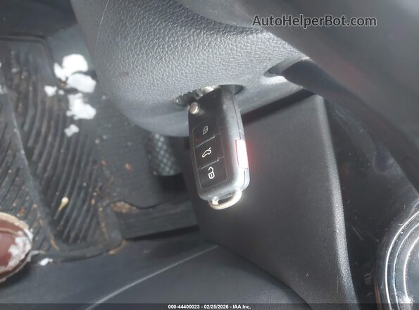 3VWF17AT9HM615080 2017 VOLKSWAGEN BEETLE Orange 