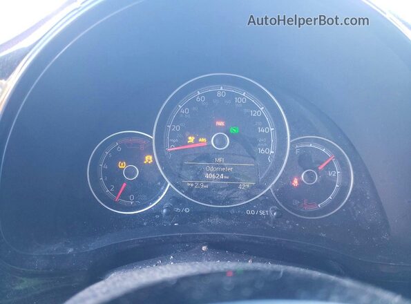 3VWFD7AT3KM719062 2019 VOLKSWAGEN BEETLE Red 