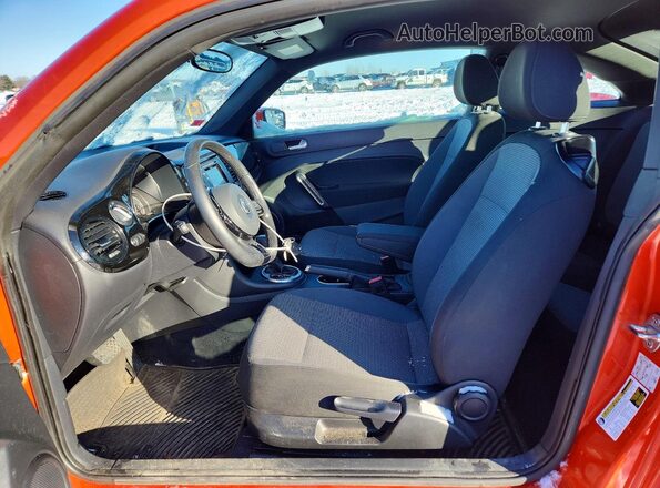 3VWFD7AT3KM719501 2019 VOLKSWAGEN BEETLE Orange Вид салону спереду